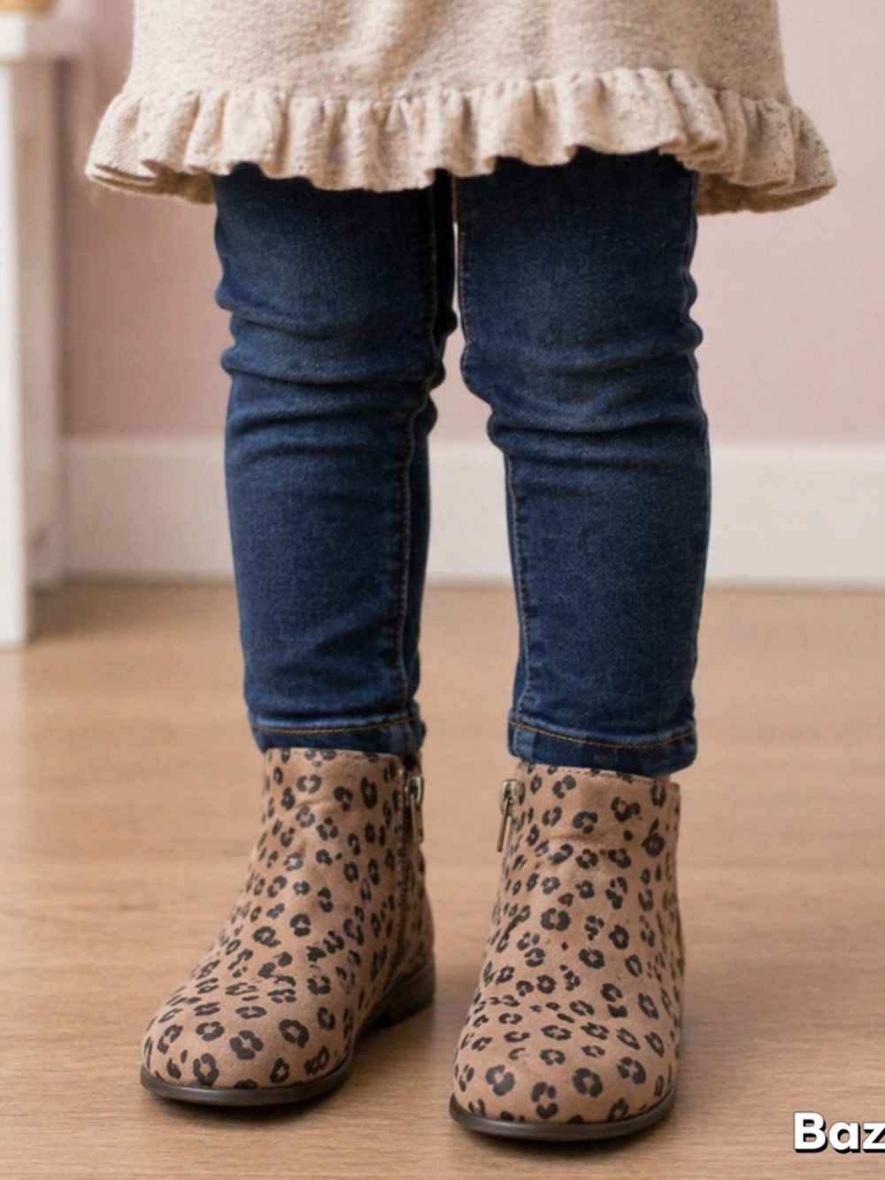 Sz 2 Leopard Print zip up Bootie ankle boots